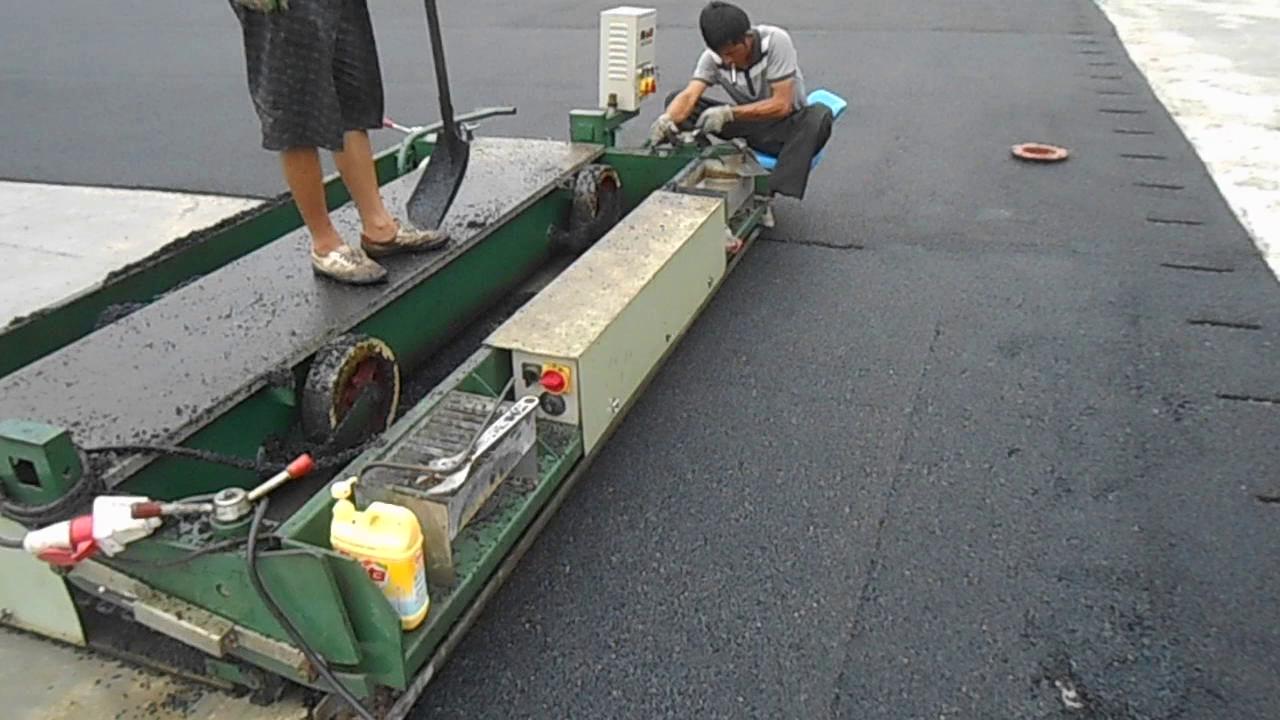 Granules Paver machine for EPDM floor spray coat and sandwich track